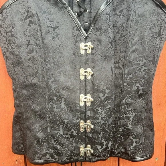 2xl black corset - Picture 2 of 6